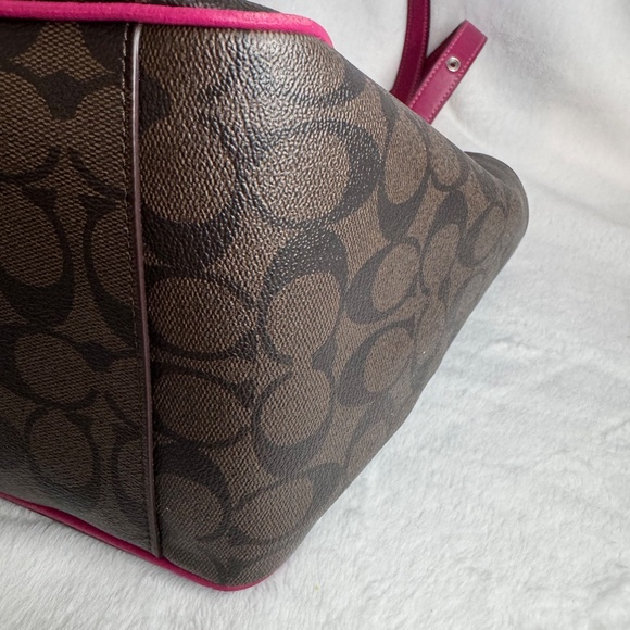 🔴SOLD🔴 Coach Meadow Shoulder Bag in Signature Coated Canvas - Picture 8 of 12